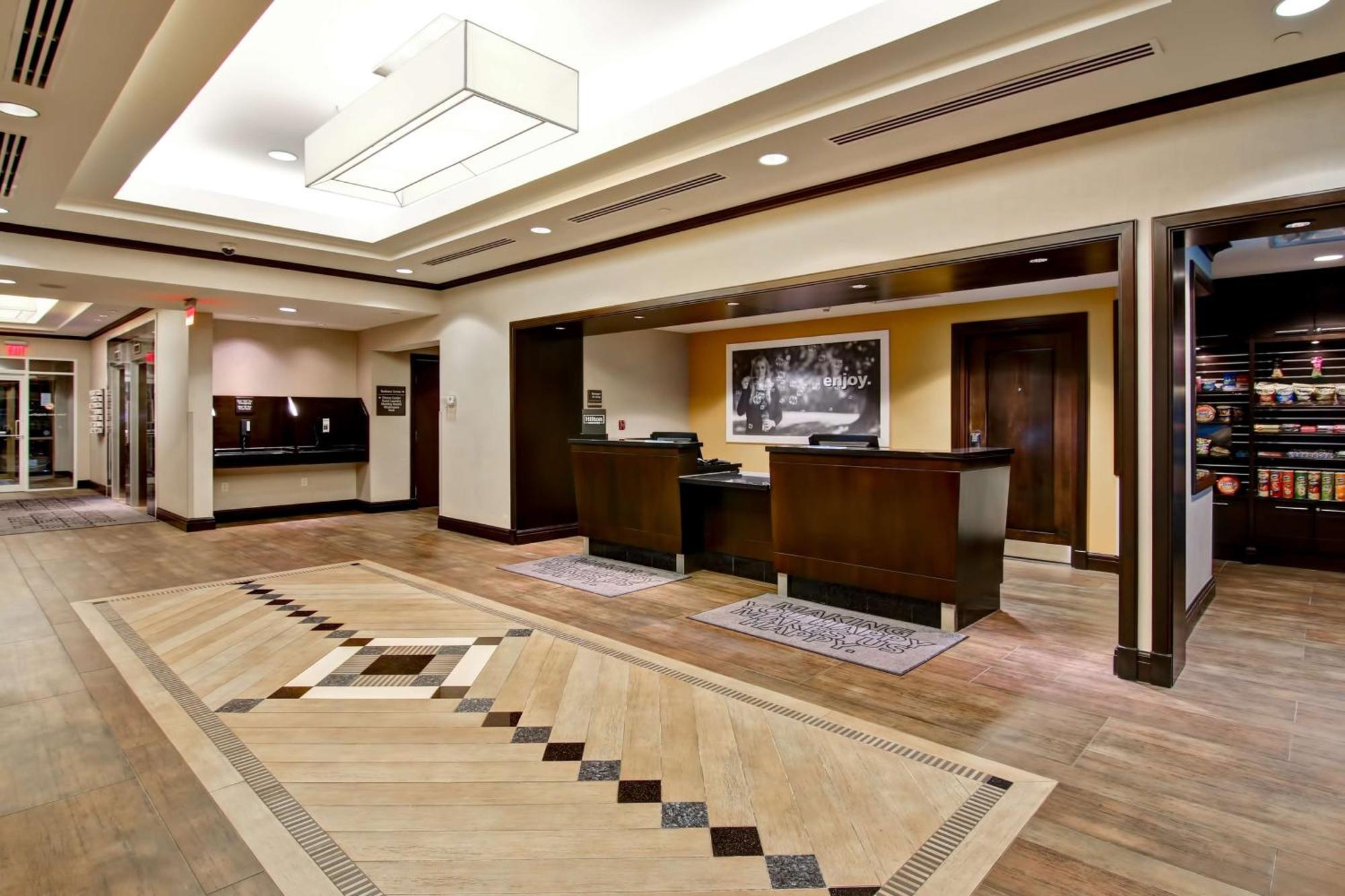 Hampton Inn By Hilton Toronto Airport Corporate Centre Exterior foto